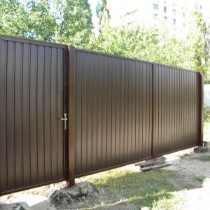 12 Забор с дверями коричневый