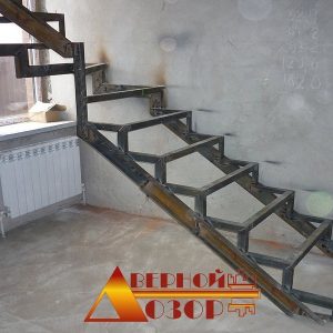 1 Металлическая лестница